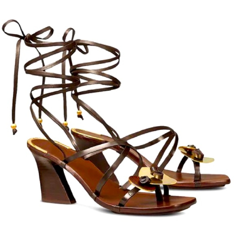 TORY BURCH WOMEN STRAPY SANDALS. CLASSY DESIGN FOR FASHION & QUALITY. SIZE 6